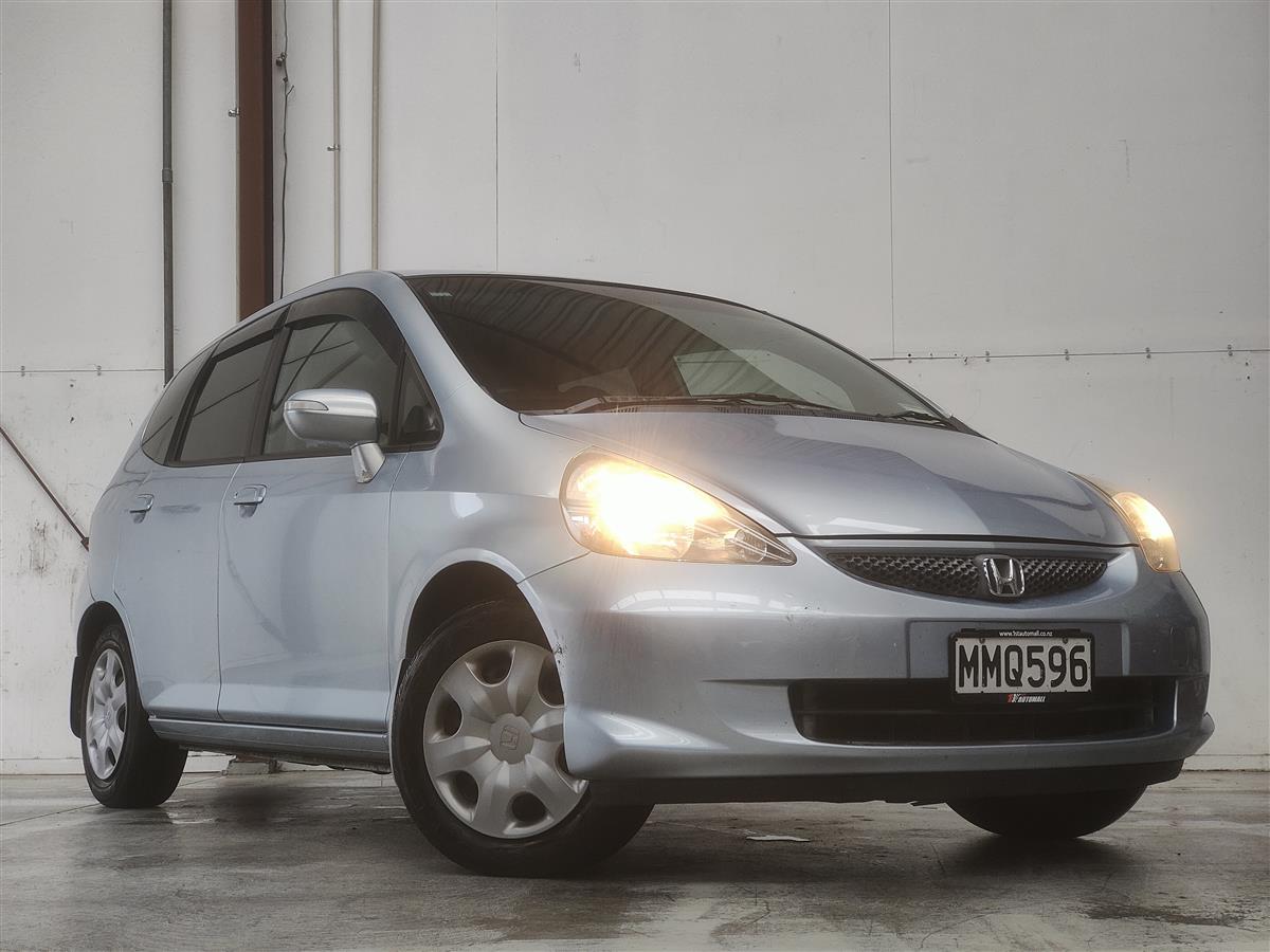 2006 Honda Fit /Hatchback Automatic, 5 seats, 4 owners, Petrol, 1,330 cc, 115,700 km