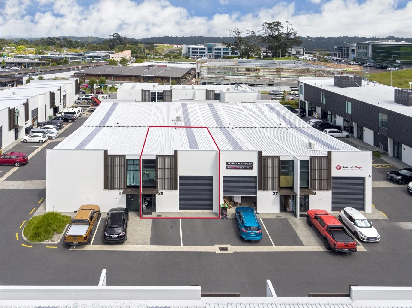 Must sell, Asking Price $698,000 + GST (if any), 135m2 high-stud industrial / commercial unit, CV: $830,000, One dedicated car park plus additional space in front of the roller door, in Oracle Business Park, located within Rosedale’s established industrial precinct, 28/3 Oracle Drive Albany, Auckland