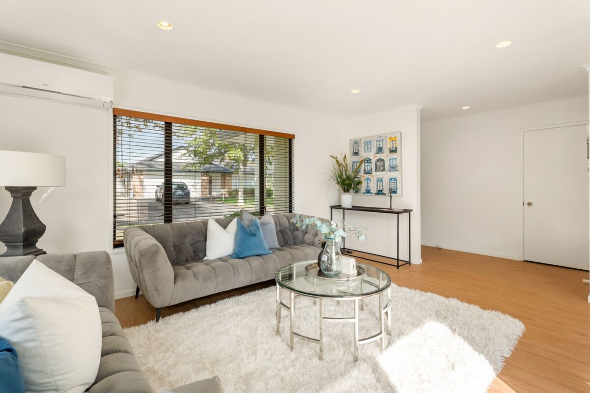 Vendors Settled Overseas, Botany Downs Secondary College zone, 140m2 3 beds 1 bath house with double garage on 400m2 section, moments to Botany Downs shopping centre, schools, 7 Brittas Place, East Tamaki, Auckland