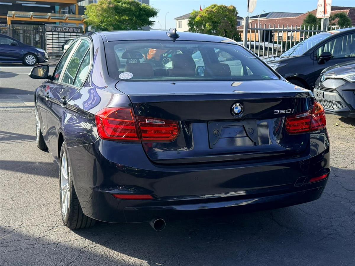 2012 BMW 320i **Leather Seats**Sedan Automatic, Blue, 5 seats, Petrol, 1,997 cc, 38,760 km