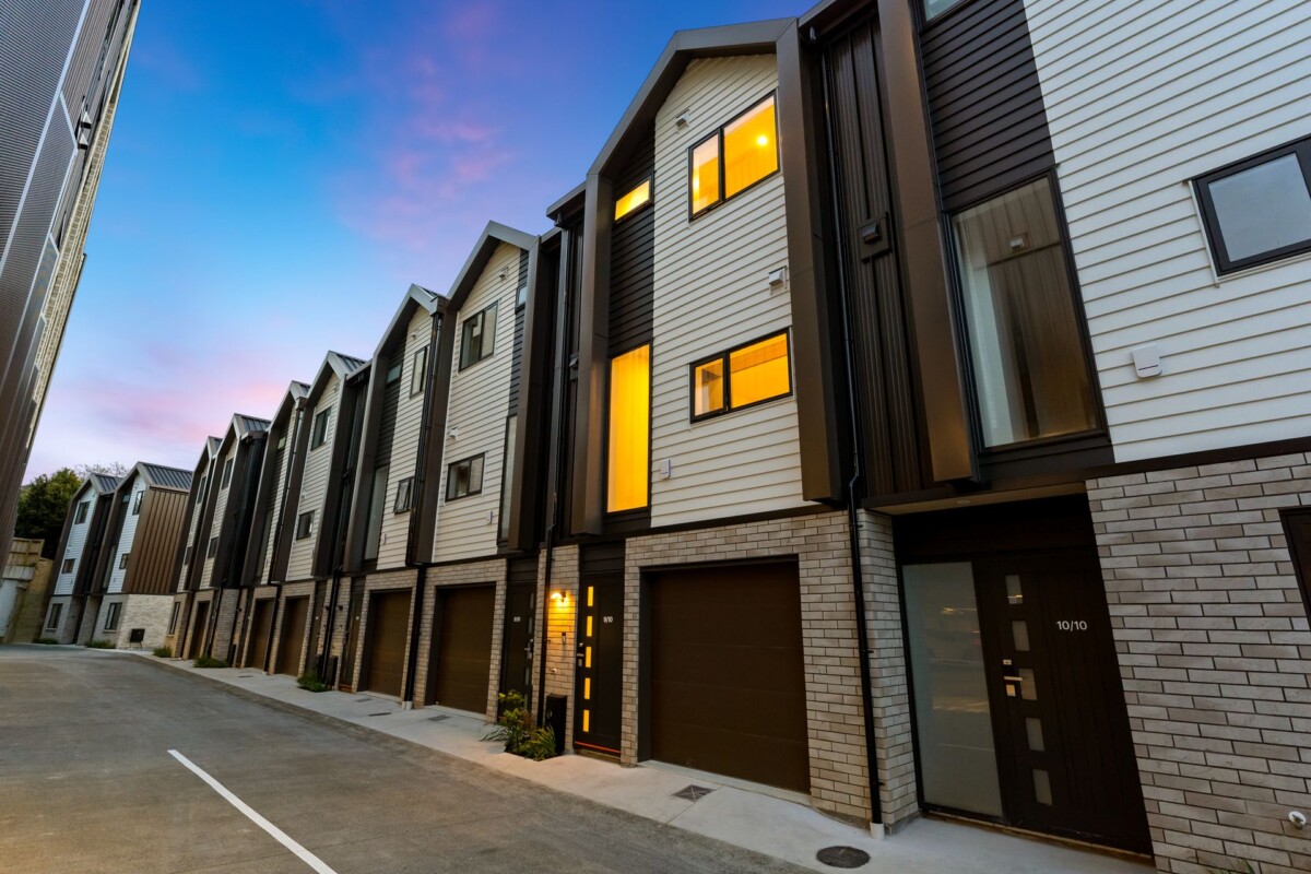 Last one to go – Unit 6, 136m2 3 beds + study 2.5 baths home with garage, zoned for Selwyn College, Baradene College, Remuera Intermediate, Meadowbank School, 10 Meadowbank Road, Meadowbank, Auckland