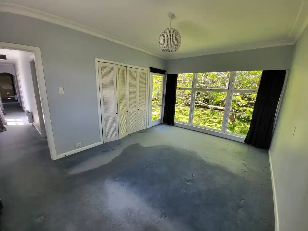 For rent, 5 beds 1 bath house with double garage, Available Now, 45A Wallace Road, Papatoetoe, Auckland