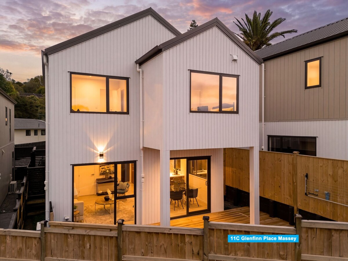 Brandnew standalone 3 beds 1.5 baths home with car park, just minutes from key amenities including Westgate Shopping Centre, motorway access, with Massey Primary and Massey High School within easy walking distance, along with zoning for St Paul’s School, 3/11 Glenfinn Place, Massey, Auckland