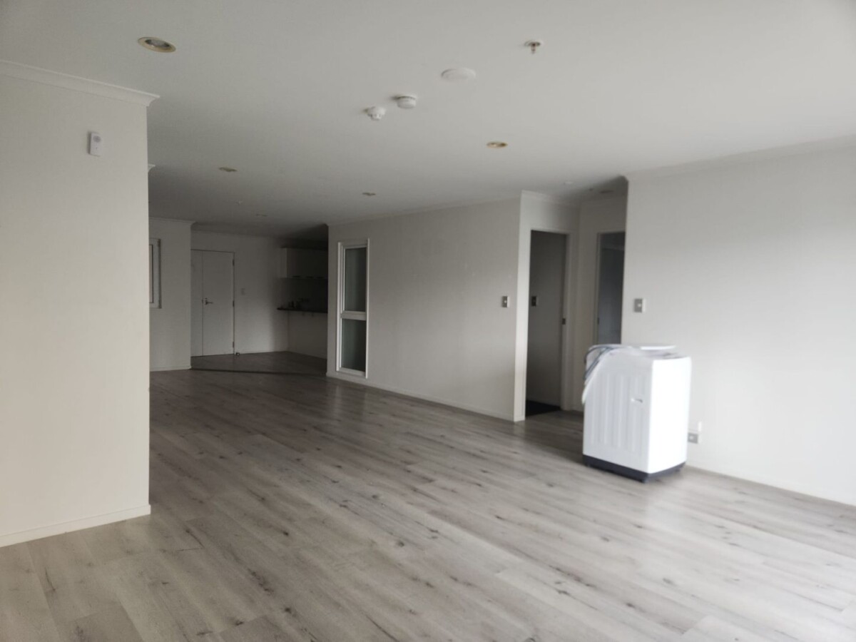 Mortgagee sale, Double Grammar school zone, 136m2 4 beds 3 baths 2 car parks apartment, within walking distance to Westfield Newmarket, zoned for Auckland Grammar and Epsom Girls Grammar school, Now it is possible to view this property! Please contact us to arrange viewing times, 210/26 Remuera Road, Newmarket, Auckland
