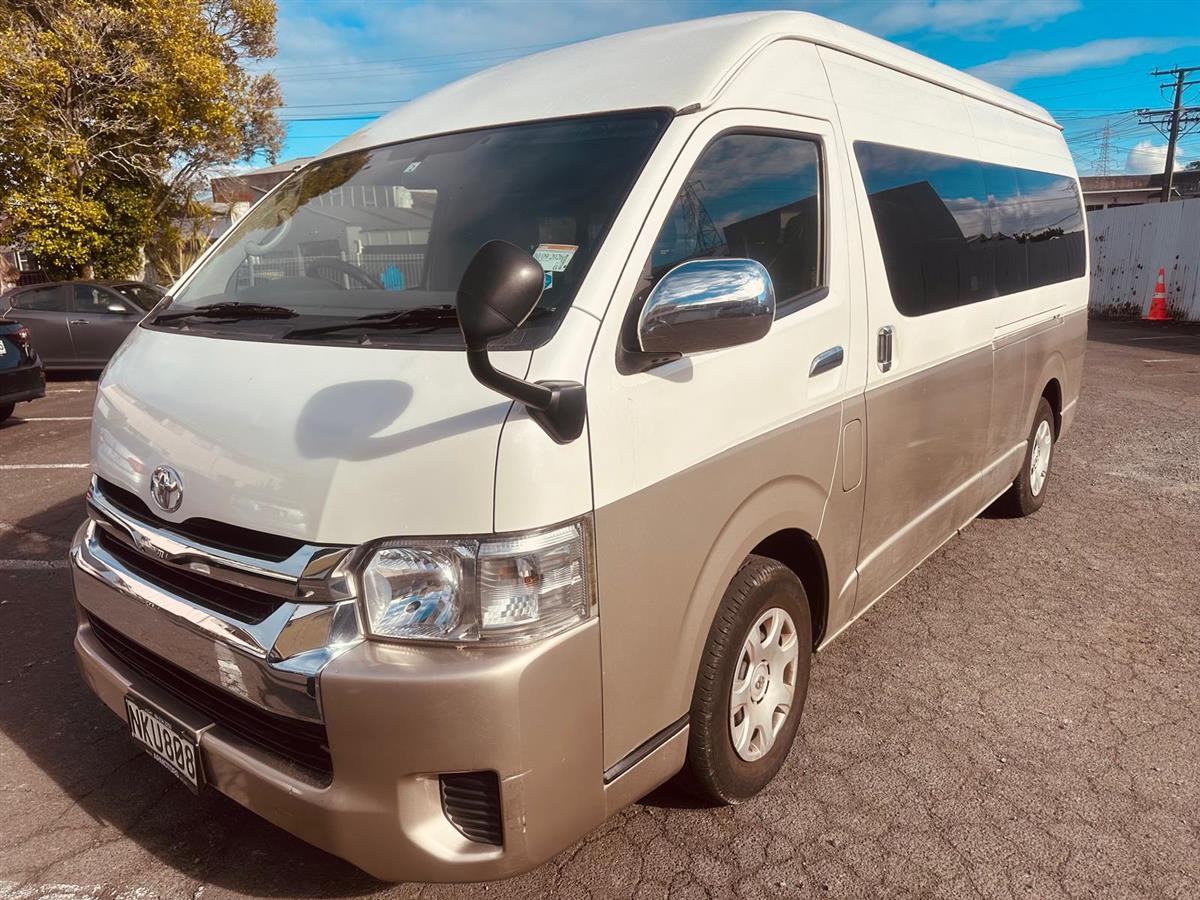 2017 Toyota Hiace Van Automatic, White, 10 seats, Petrol, 2,690 cc, 146,168 km