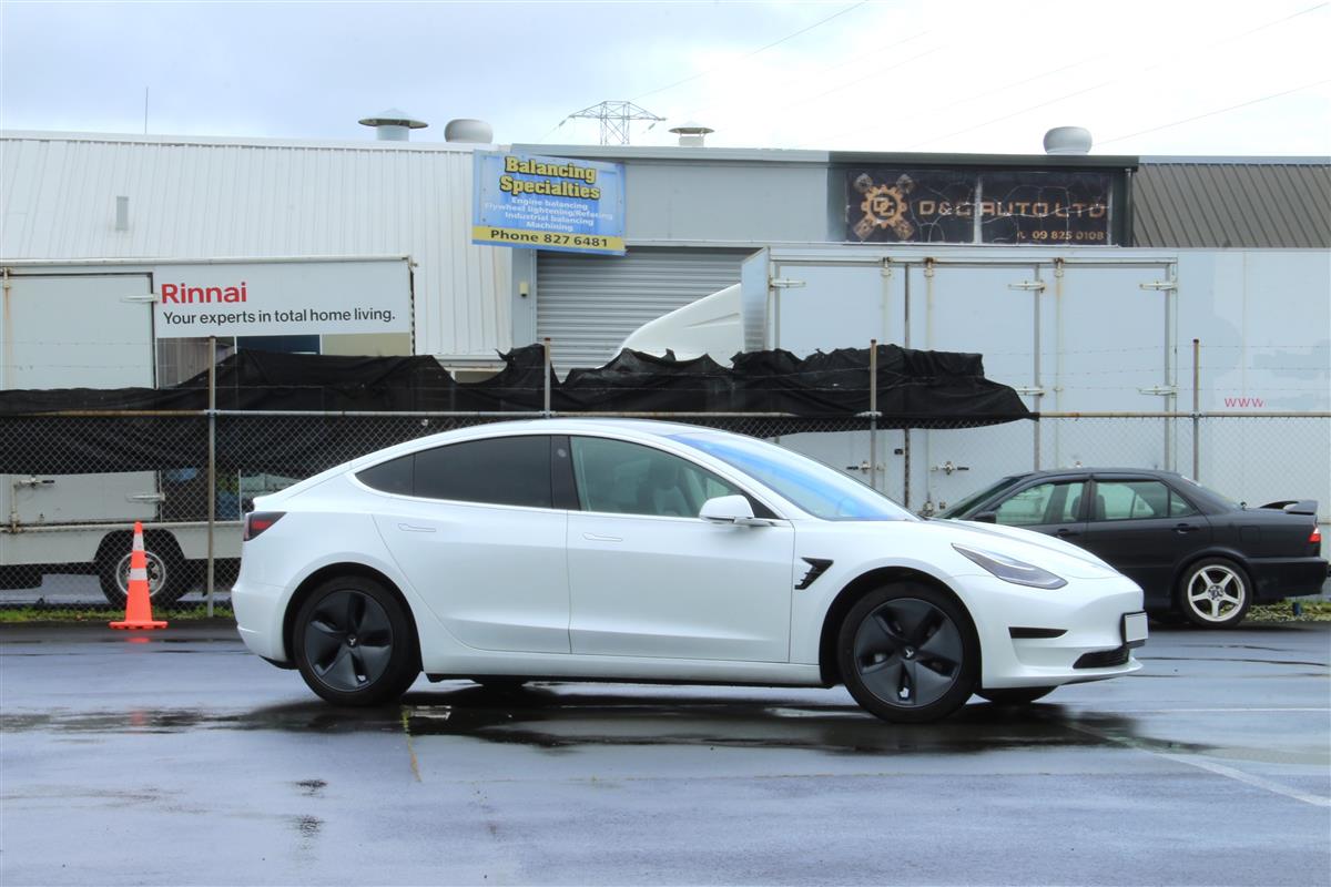 2019 Tesla Model 3 Long Range 4WD Sedan Automatic, Electric, 5 seats, 25,000 km