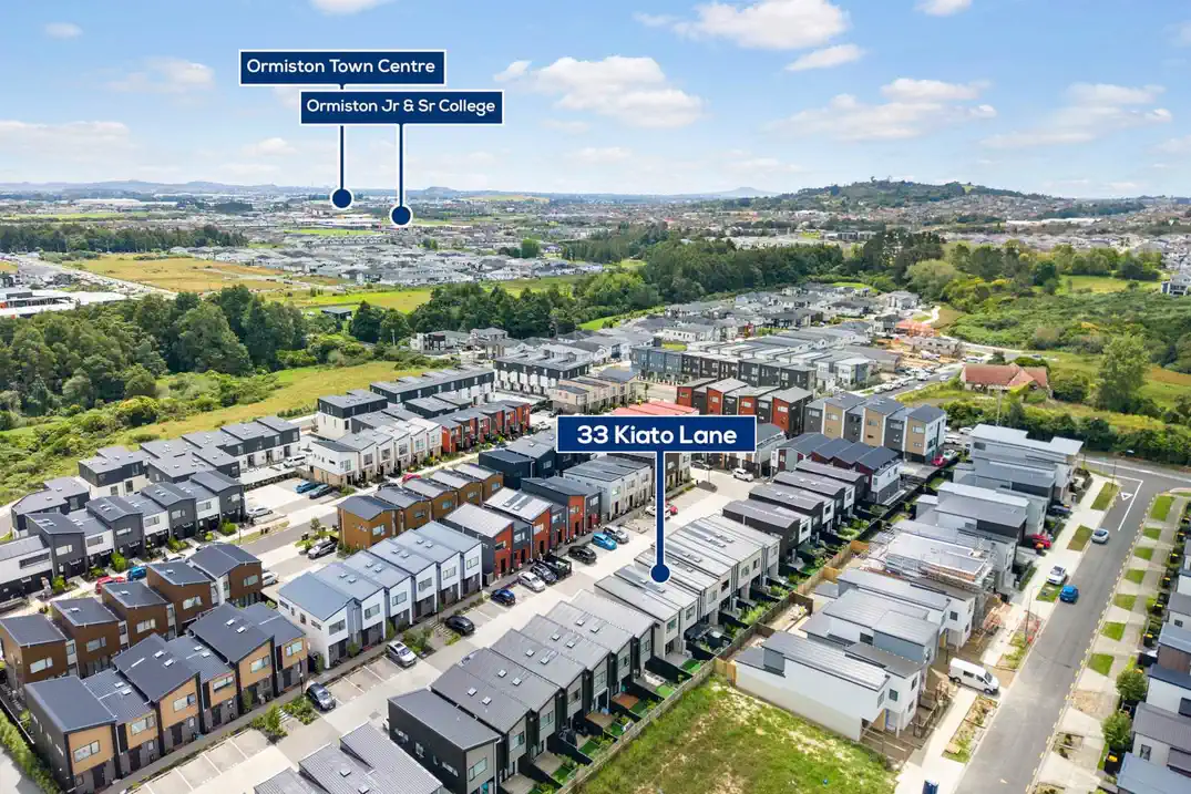 Motivated vendor, 2 beds + study room 1.5 baths home with car park, Walking distance to Te Nikau Primary School, zoned for the highly regarded Ormiston College, and just minutes from Ormiston Town Centre, 33 Kiato Lane, Flat Bush, Auckland