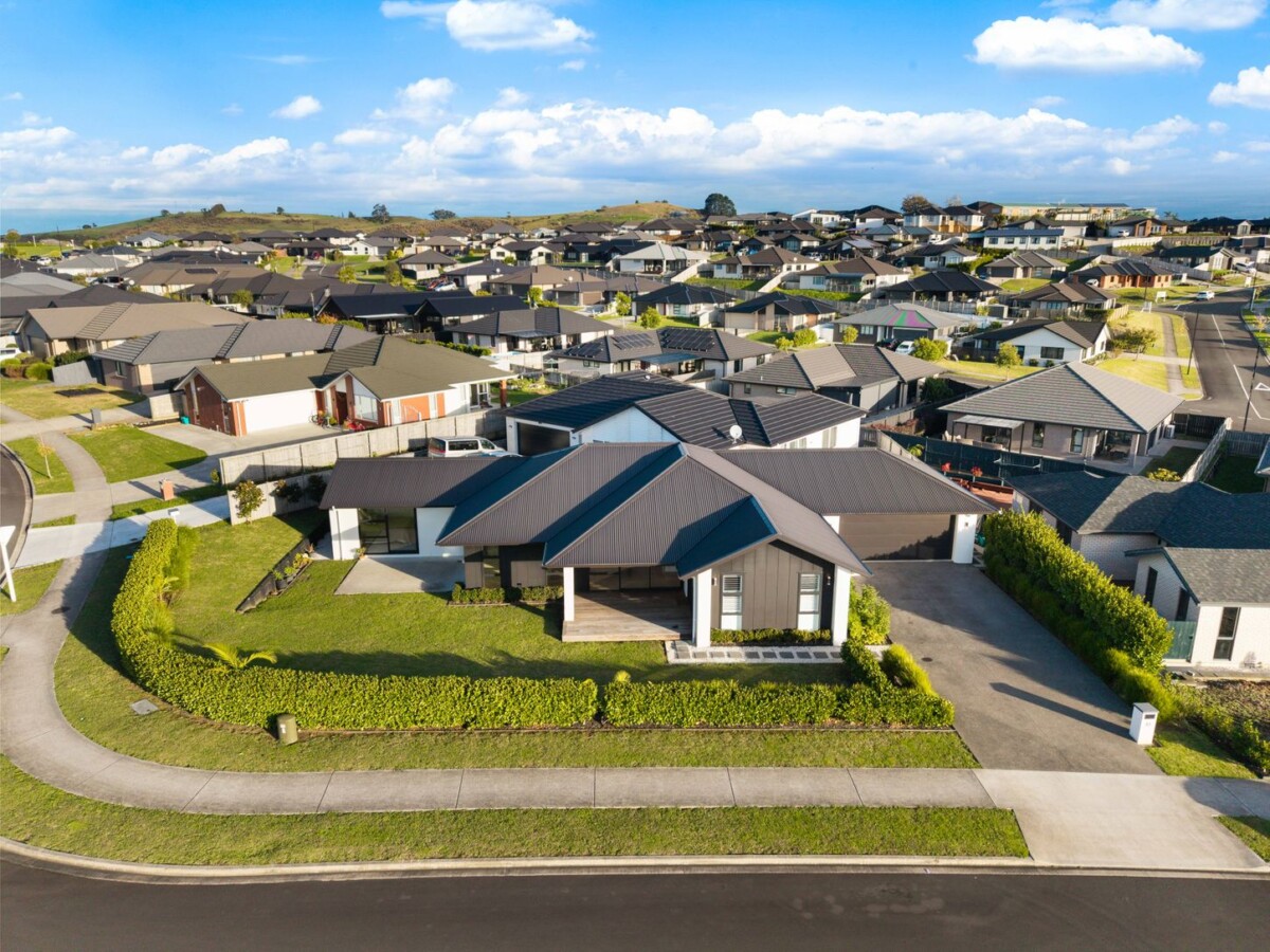 Overseas Vendor Cashing Out, 209m2 4 beds 2 baths house with double garage on 640m2 section, within easy reach of local shops, supermarkets, schools, childcare, and parks, 83 Harriet Johnston Drive, Pokeno