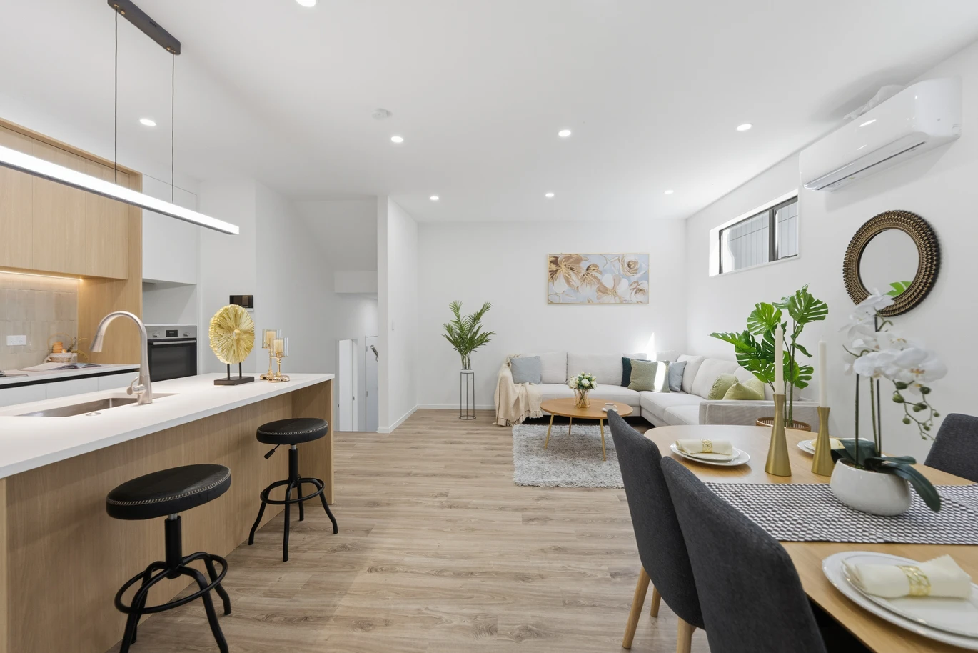 Brandnew standalone 4 beds 2.5 baths home with garage by Crum Park, close to schools, supermarket, Lynn Mall, zonfed for Green Bay Primary/Intermediate and Green Bay High School, Glen Eden Intermediate, 48 Hilling Street Titirangi, Auckland