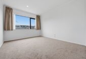 203m2 Brick and tile 4 beds 2.5 baths house on 602m2 section, just a short stroll to Albany Mall, a mins to local school, and convenient transport links. Zoned for Oteha Valley School, Northcross Intermediate, and Long Bay College, 2 Spring Valley, Oteha, Auckland