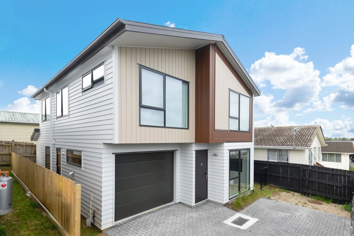10 YEARS MASTER BUILD WARRANTY, 160m2 Brandnew standalone 4 beds 3 baths house with garage and car parks on 194m2 section, minutes to PAK’nSAVE Henderson, WestCity Waitākere, schools, motorway access, zoned for Henderson Primary School, Bruce McLaren Intermediate, Waitākere College, 86D Harrington Road, Henderson, , Auckland
