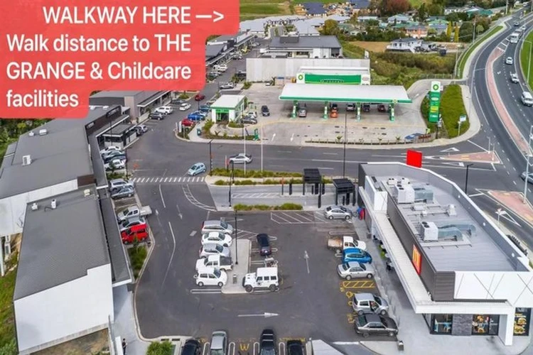 213m2 5 beds 3 baths house with double garage on 582m2 section, 3 beds home plus 2-beds granny, currently rented at $950 per week, Walk to schools & Warkworth town centre, Short drive to beaches, wineries & regional parks, 13 Titapu Road Warkworth, Auckland