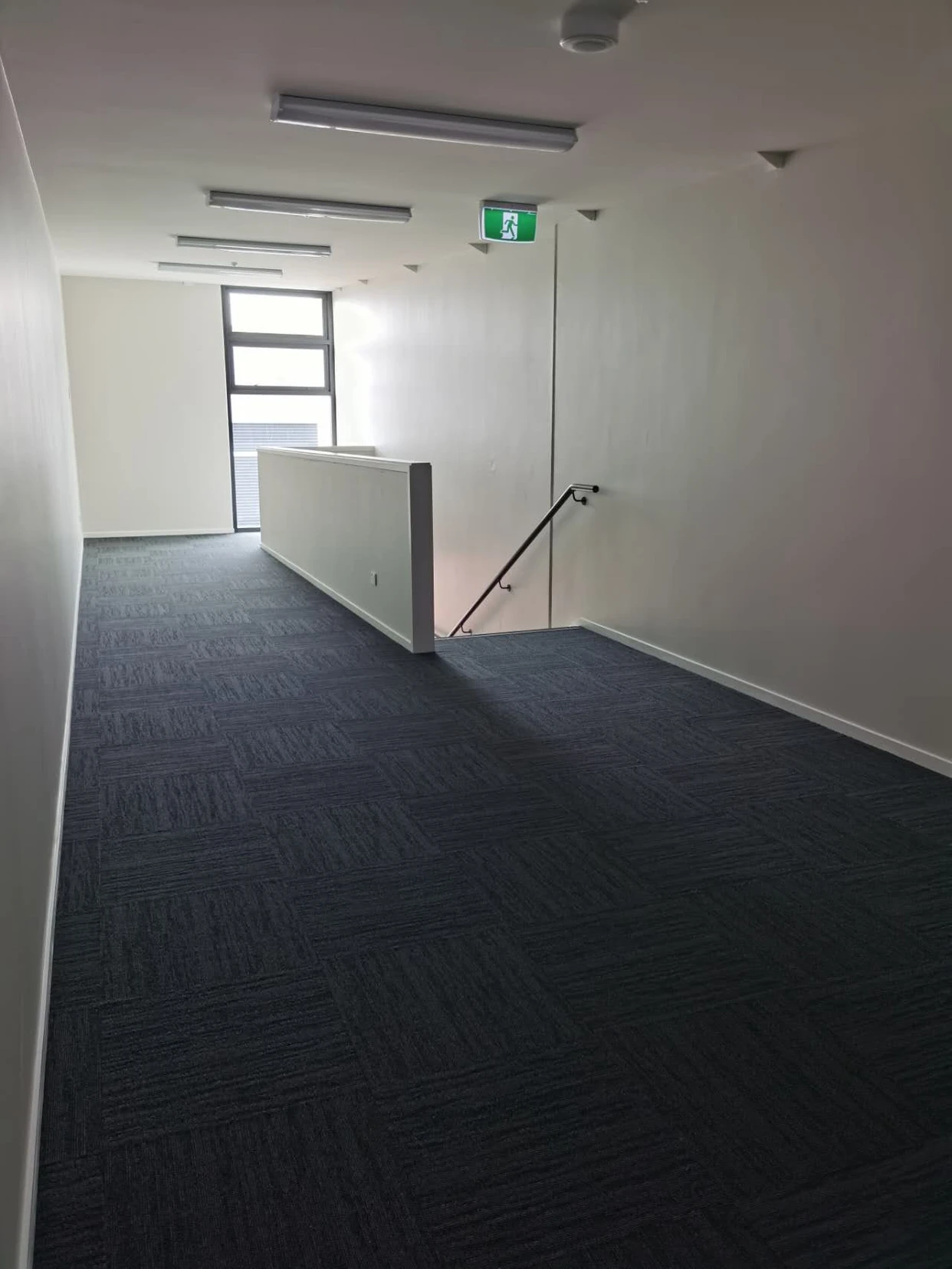 Must sell, Asking Price $698,000 + GST (if any), 135m2 high-stud industrial / commercial unit, CV: $830,000, One dedicated car park plus additional space in front of the roller door, in Oracle Business Park, located within Rosedale’s established industrial precinct, 28/3 Oracle Drive Albany, Auckland