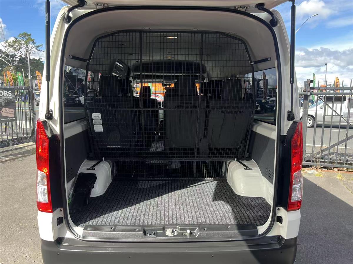 2023 Toyota Hiace ZX MB 2.8DT/6AT Van Automatic, 10 seats,4 owners, Diesel, 2,755 cc, 38,116 km