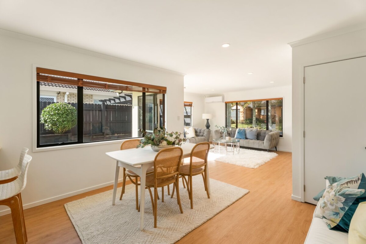 Vendors Settled Overseas, Botany Downs Secondary College zone, 140m2 3 beds 1 bath house with double garage on 400m2 section, moments to Botany Downs shopping centre, schools, 7 Brittas Place, East Tamaki, Auckland