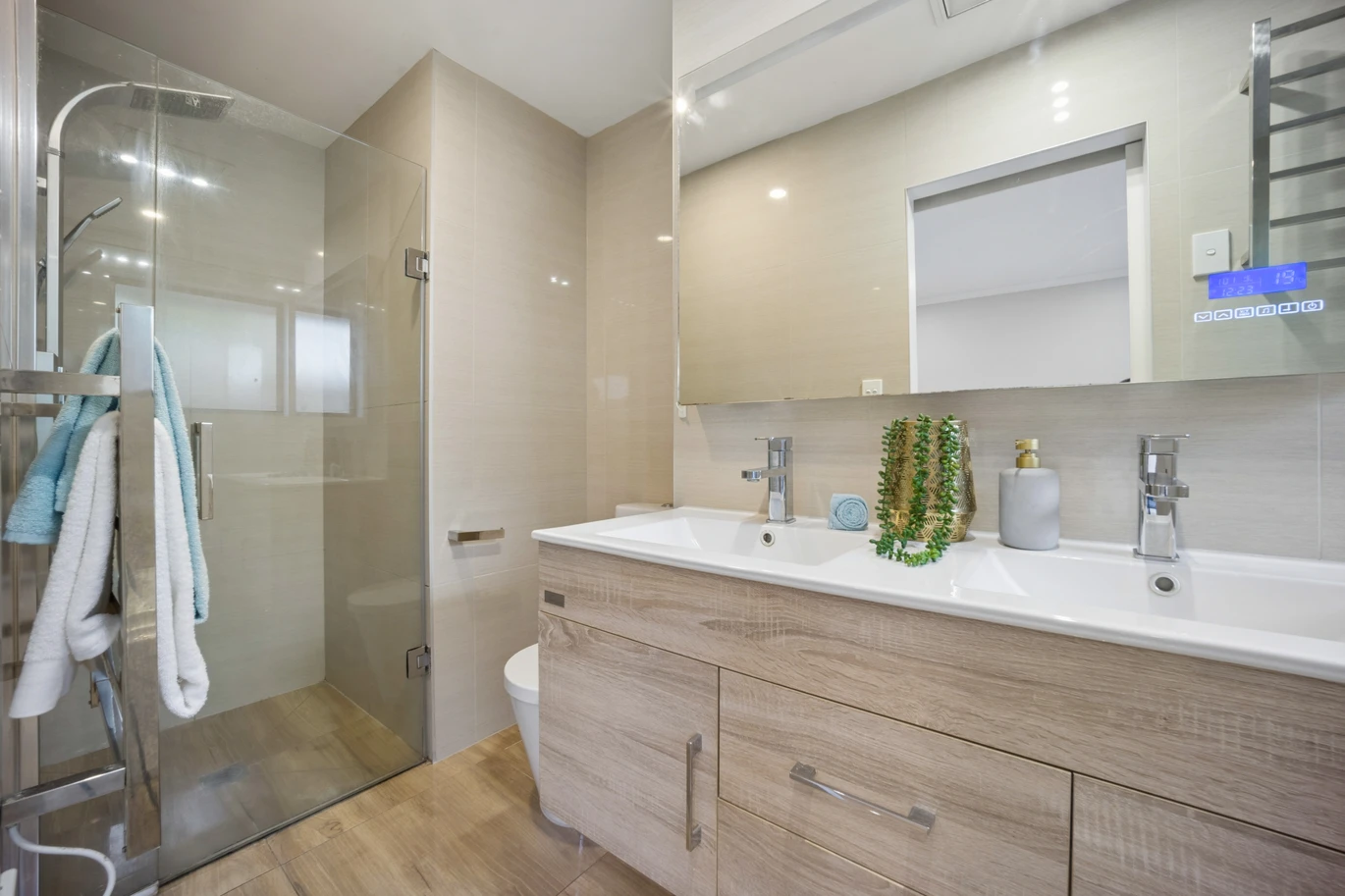 Brick and tile 3 beds 2 baths house with garage and sunroom on 348m2 section, close to the village, Blockhouse Bay Primary, 27A Exminster Street, Blockhouse Bay, Auckland