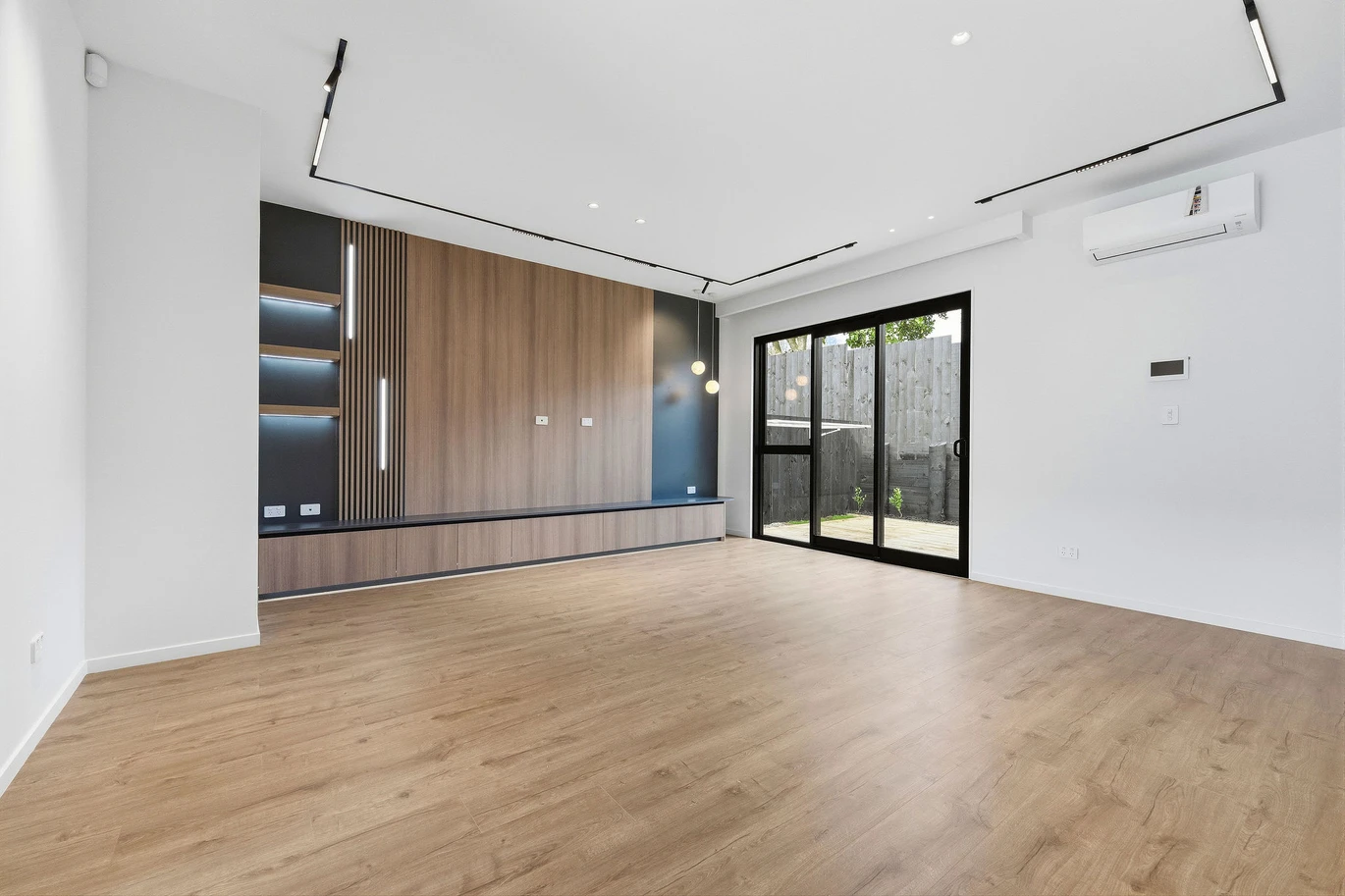 Brandnew standalone 4 beds 2.5 baths home with garage, move-in ready, close to schools, shopping centre, beaches, Lot 2/1 Sheralee Place, Bucklands Beach, Auckland