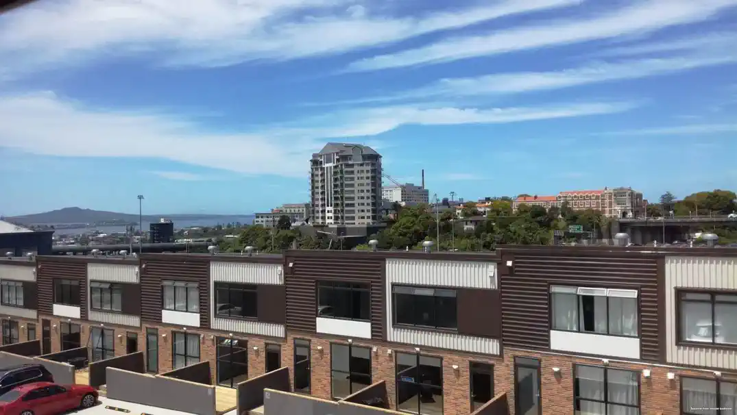 Double Grammar school zone, 2 beds + big office 2.5 baths 2 car parks mixed-use townhouse, 1 Title, 2 Addresses, Separate-Access 40m2 office with toilet downstairs, Just a short walk to universities, hospitals, and the Auckland CBD, 0.9km to Auckland Girls’ Grammar School, 1km to Auckland Grammar, 5/1 Glenside Crescent, Grafton, Auckland