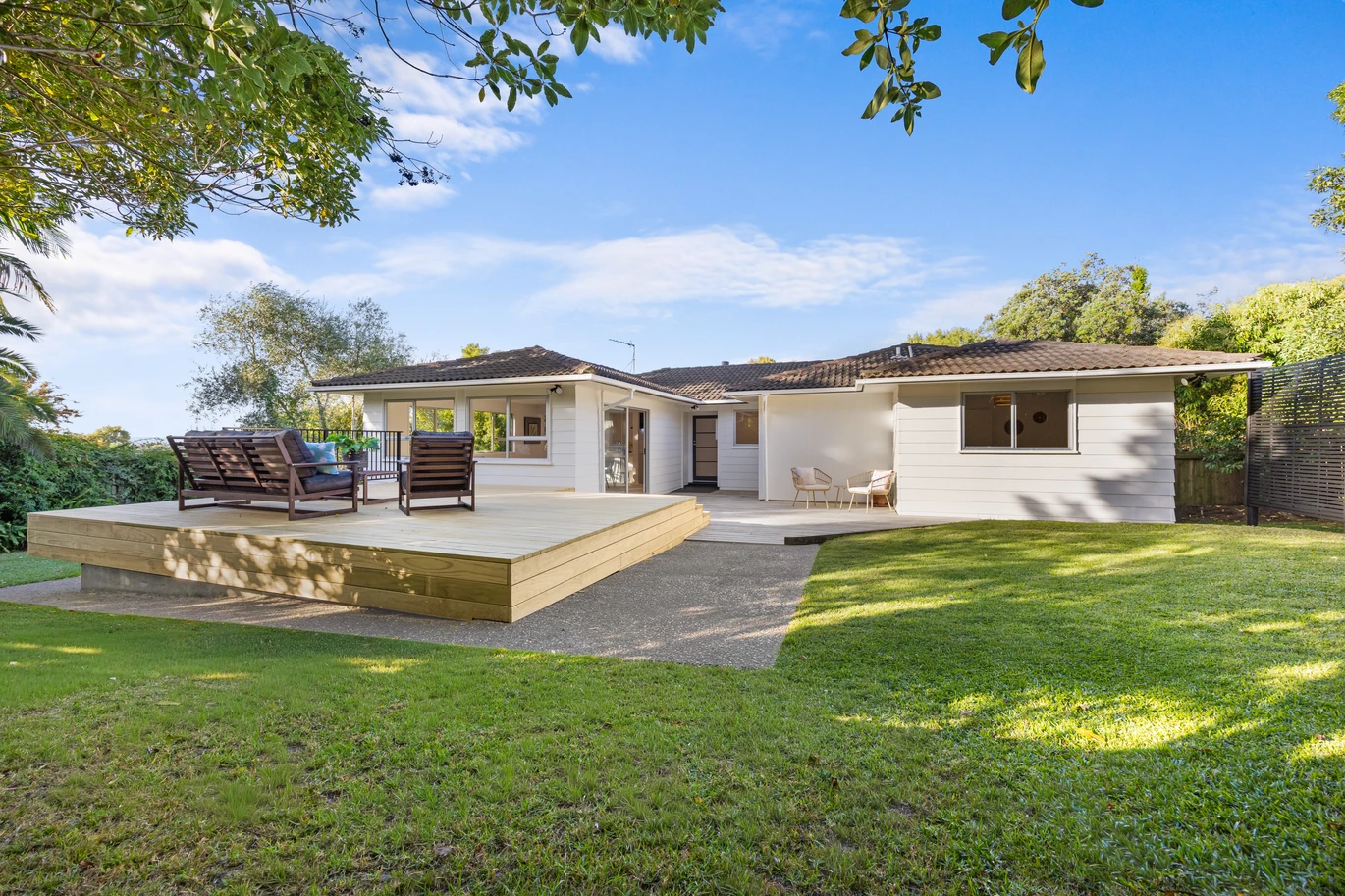 160m2 2 beds 2 baths house with garage on 724m2 section, A separate garage adds practicality and flexibility, offering secure parking, workshop space, or additional storage. With plenty of off-street parking available. 9 Osmond Court, Sunnyvale, Auckland