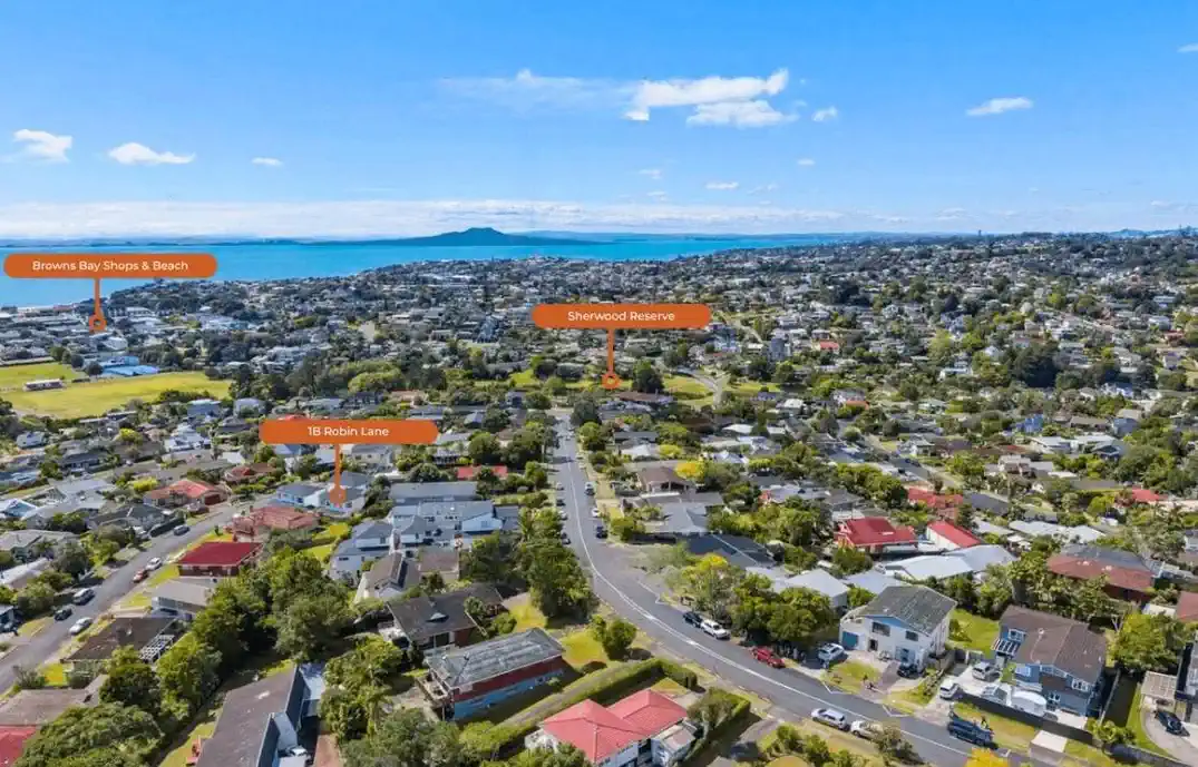 4 beds 3 baths house with garage, close to excellent schools, local shops, cafes, and the beach, 0.3 km to Sherwood School (Auckland), 0.7 km to Northcross Intermediate, 1B Robin Lane, Browns Bay, Auckland