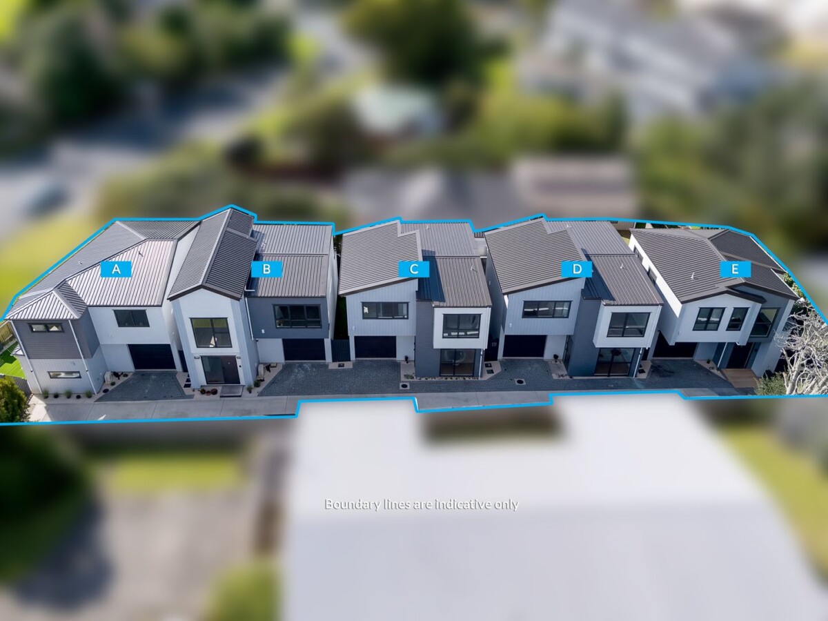 Brandnew standalone 4 beds 2.5 baths home with garage, move-in ready, Just a short drive to Lincoln Road amenities, supermarkets, schools, multiple dining options, and motorway access, 334C Swanson Road, Ranui, Auckland