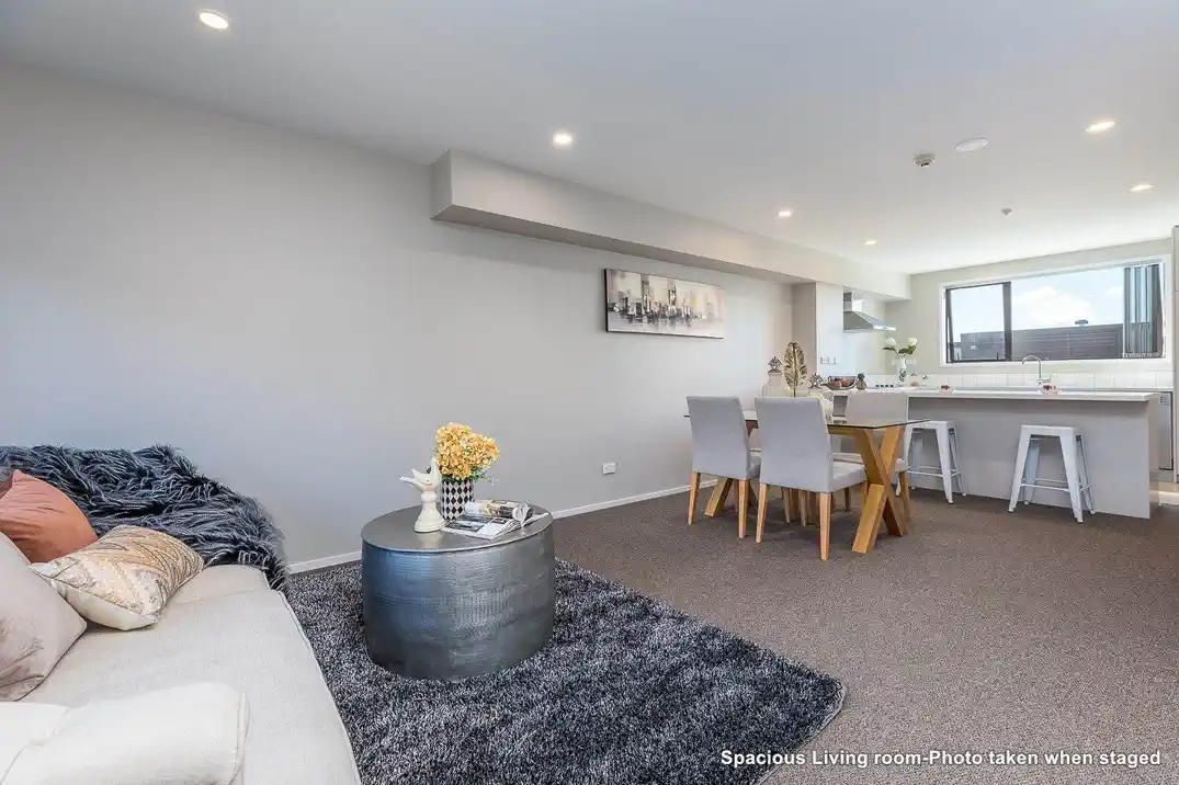 Double Grammar school zone, 2 beds + big office 2.5 baths 2 car parks mixed-use townhouse, 1 Title, 2 Addresses, Separate-Access 40m2 office with toilet downstairs, Just a short walk to universities, hospitals, and the Auckland CBD, 0.9km to Auckland Girls’ Grammar School, 1km to Auckland Grammar, 5/1 Glenside Crescent, Grafton, Auckland