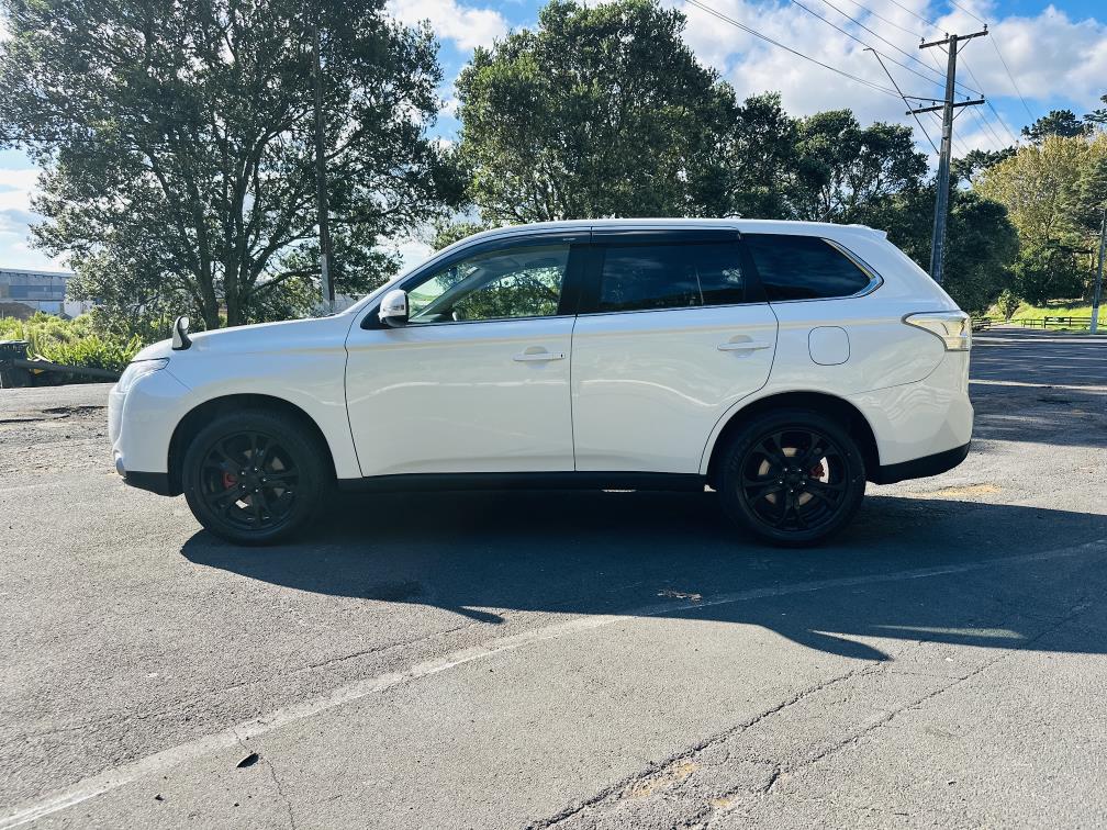 2013 Mitsubishi Outlander 24G SAFTY PACKAGE !! TOP SPEC !! RV/SUV Tiptronic, 5 seats, New Import, Petrol, 2,400 cc, 45,251 km
