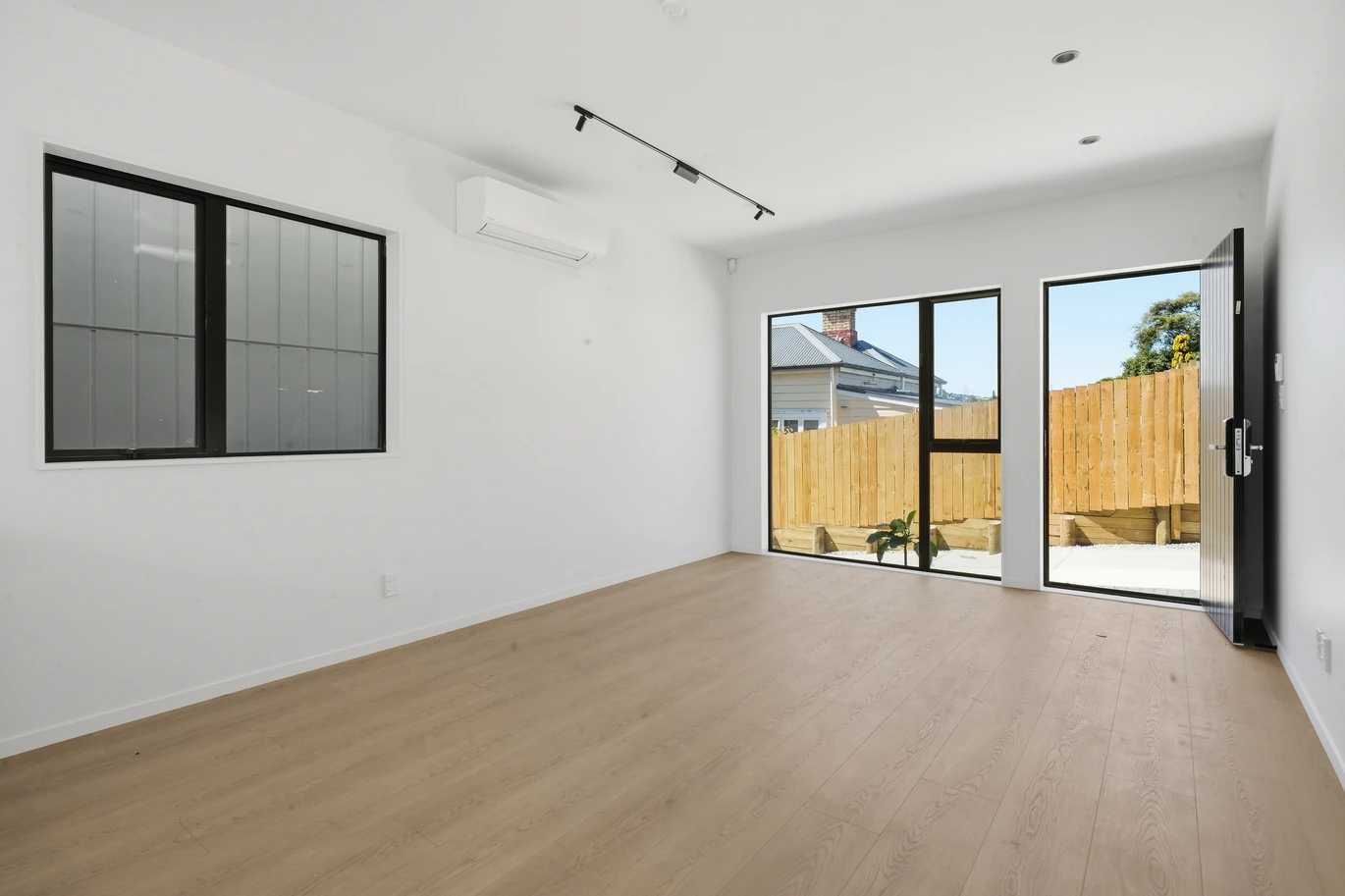 Stamford’s 10-Year Building Warranty Insurance, Standalone freehold New 4 beds 2 baths home with garage, close to schools, shops, Maungakiekie Golf Course & Margaret Griffen Park, zoned for Lynfield College, Marshall Laing Primary, Blockhouse Bay Intermediate,  Lot 3/59 Dundale Avenue, Blockhouse Bay, Auckland