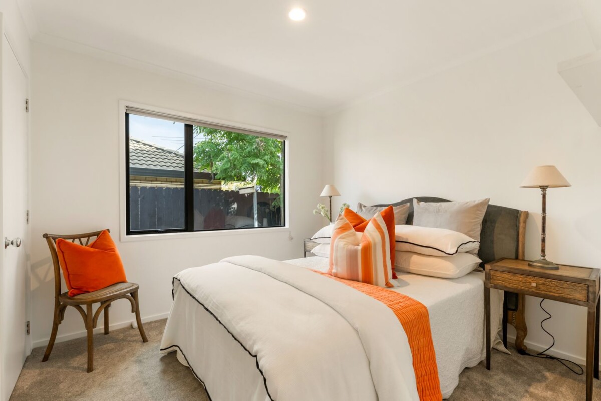 Vendors Settled Overseas, Botany Downs Secondary College zone, 140m2 3 beds 1 bath house with double garage on 400m2 section, moments to Botany Downs shopping centre, schools, 7 Brittas Place, East Tamaki, Auckland