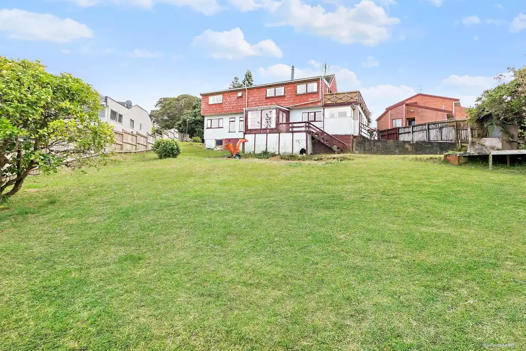 With RC for 5 standalone homes, 5 beds 2 baths house on 1108m2 section, With Royal Oak Shopping Centre and Onehunga Mall nearby, along with quality schooling and amenities, easy motorway access, currently rented, 0.9 km to Royal Oak Intermediate School, 47 Herd Road, Hillsborough, Auckland