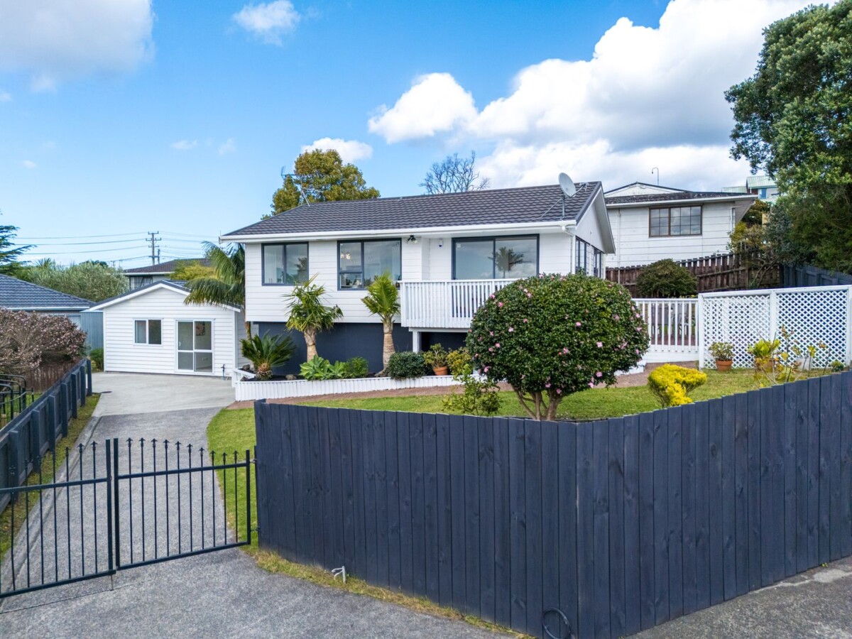 Once in 10 years, Overseas owners, 118m2 4 beds 2 baths house ( 2 beds 1 bath main home + 2 beds 1 bath granny) on 471m2 section, A generous deck, a practical shed and additional storage areas, and on New Year’s Eve you can even enjoy the fireworks from the Sky Tower from home, 140D Hepburn Road, Glendene, Auckland