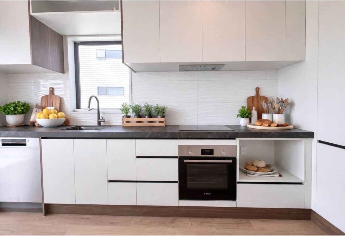 160m2 Brandnew freehold 3 beds + an office/possible 4th room, 2.5 baths home with garage, Flexible ground-floor space ideal for a home office or extra living area, no body corporate fees, close to Sylvia Park, motorway access, 4/14 Keate Place, Mount Wellington, Auckland