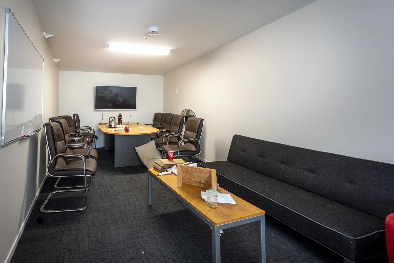 Must sell, Asking Price $698,000 + GST (if any), 135m2 high-stud industrial / commercial unit, CV: $830,000, One dedicated car park plus additional space in front of the roller door, in Oracle Business Park, located within Rosedale’s established industrial precinct, 28/3 Oracle Drive Albany, Auckland