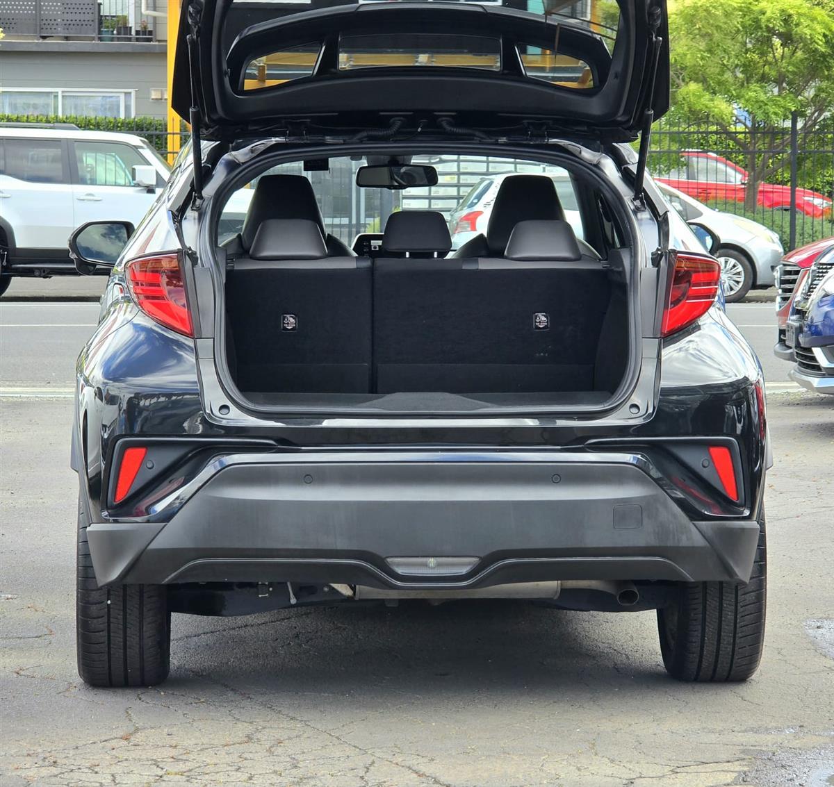 2020 Toyota C-HR **FaceLift G Model**Cruise Control**RV/SUV Automatic, Black, 5 seats, Hybrid, 1,797 cc, 98,472 km