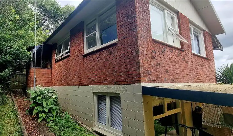 MORTGAGEE SALE, Brick and block 3 beds 1 bath house with garage on 873m2 section, The ground of the property are reasonably maintained with lawns and gardens. a short walk to Orewa Beach, schools and the main shopping Centre. 1.1 km to Silverdale School, 15 Pohutukawa Avenue, Red Beach, Auckland
