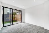 163n2 Brandnew freehold 5 beds 3.5 baths home with garage, Fully fenced with low-maintenance backyard, walking to New Lynn School, the train station, library, restaurants, Lynn Mall, Zone for New Lynn School and Blockhouse Bay Intermediate, 3/63 Gardner Avenue, New Lynn, Auckland