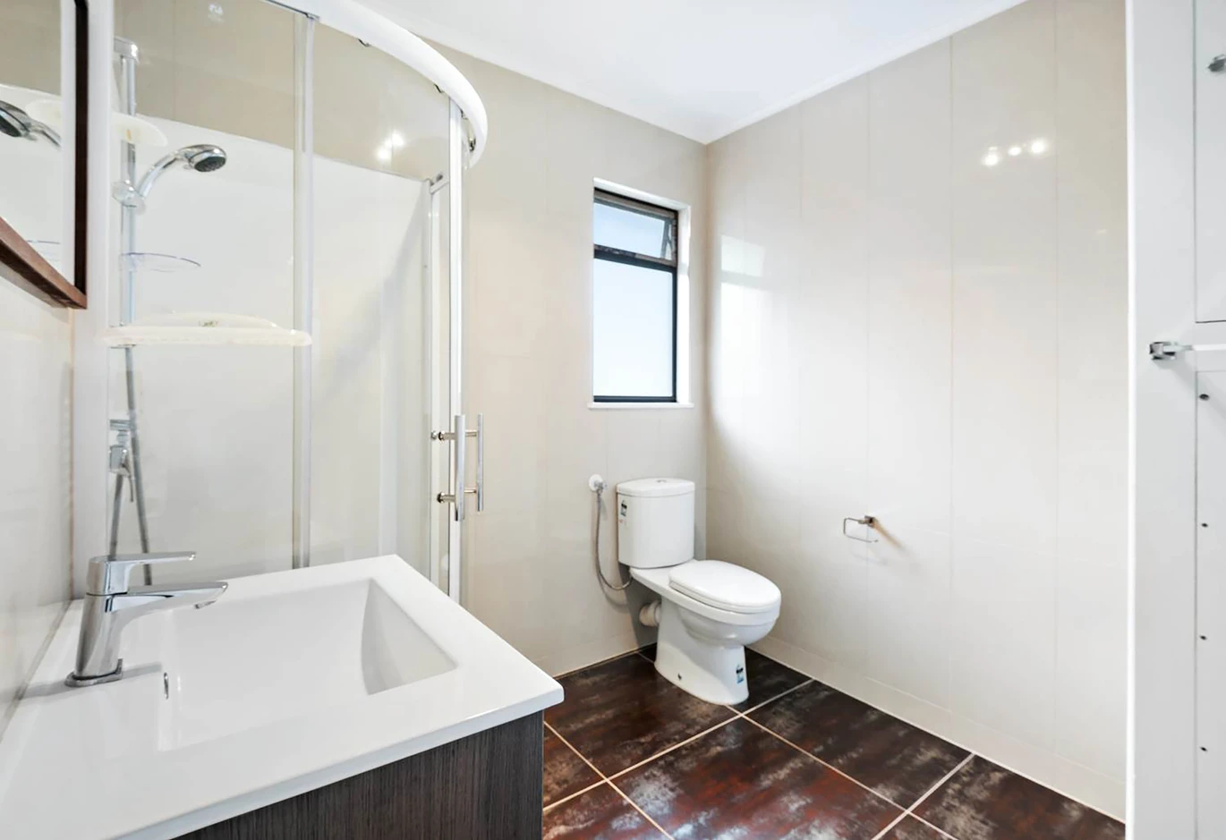 5 x 1-bed units ( each unit 1 bed 1 bath 1 car park) on 835m2 section, offers an estimated rental return of $2,250 per week, minutes from Kingsland and Grey Lynn villages, easy motorway access, schools nearby, including Western Springs College, Mt Albert Grammar School, Auckland Girls’ Grammar School, and Kowhai Intermediate. 1-5/1 Derwent Street, Western Springs, Auckland