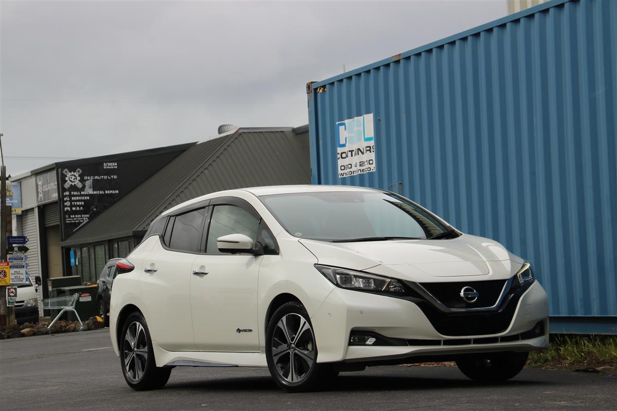2018 Nissan Leaf G Anniversary Edition Hatchback Automatic, White, 5 seats, Electric, 53,500 km