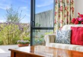 Rangitoto College zone, 3 beds 1.5 baths home with garage, Minutes from the Albany Mega Centre, Westfield Mall, motorway access, schools, 0.5 km to Oteha Valley School and Northcross Intermediate, 21/22 Northcross drive, Oteha, Auckland