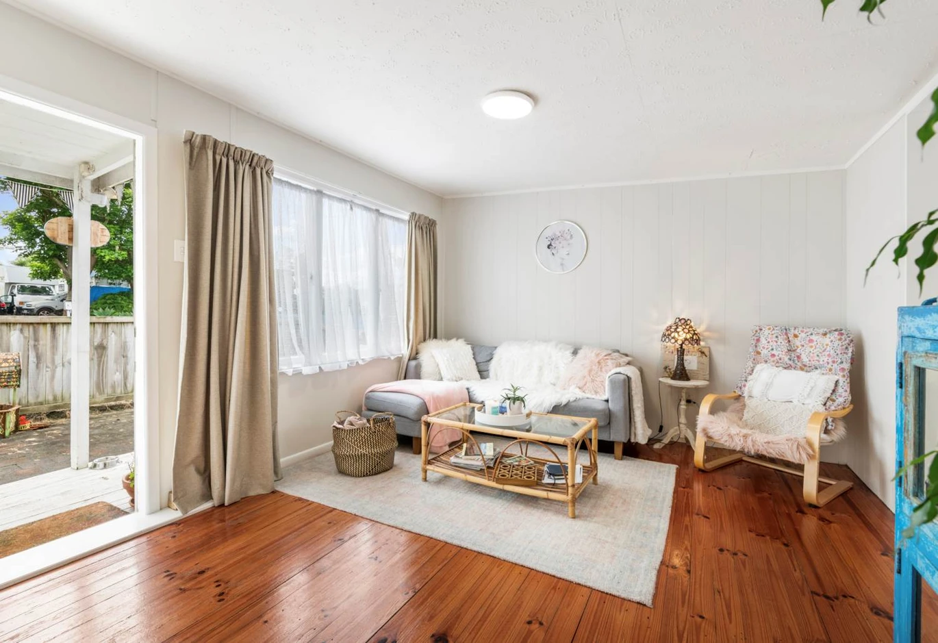 Home and income on 864m2 section, 2 beds 1 bath main house + standalone 1 bed 1 bath second dwelling with garage, both currently rented for $915 per week, Easy walking distance to Stanmore Bay Beach, local schools, shops, cafés, and leisure facilities, welcome all conjunctional sales. 25 Penton Road, Stanmore Bay, Auckland