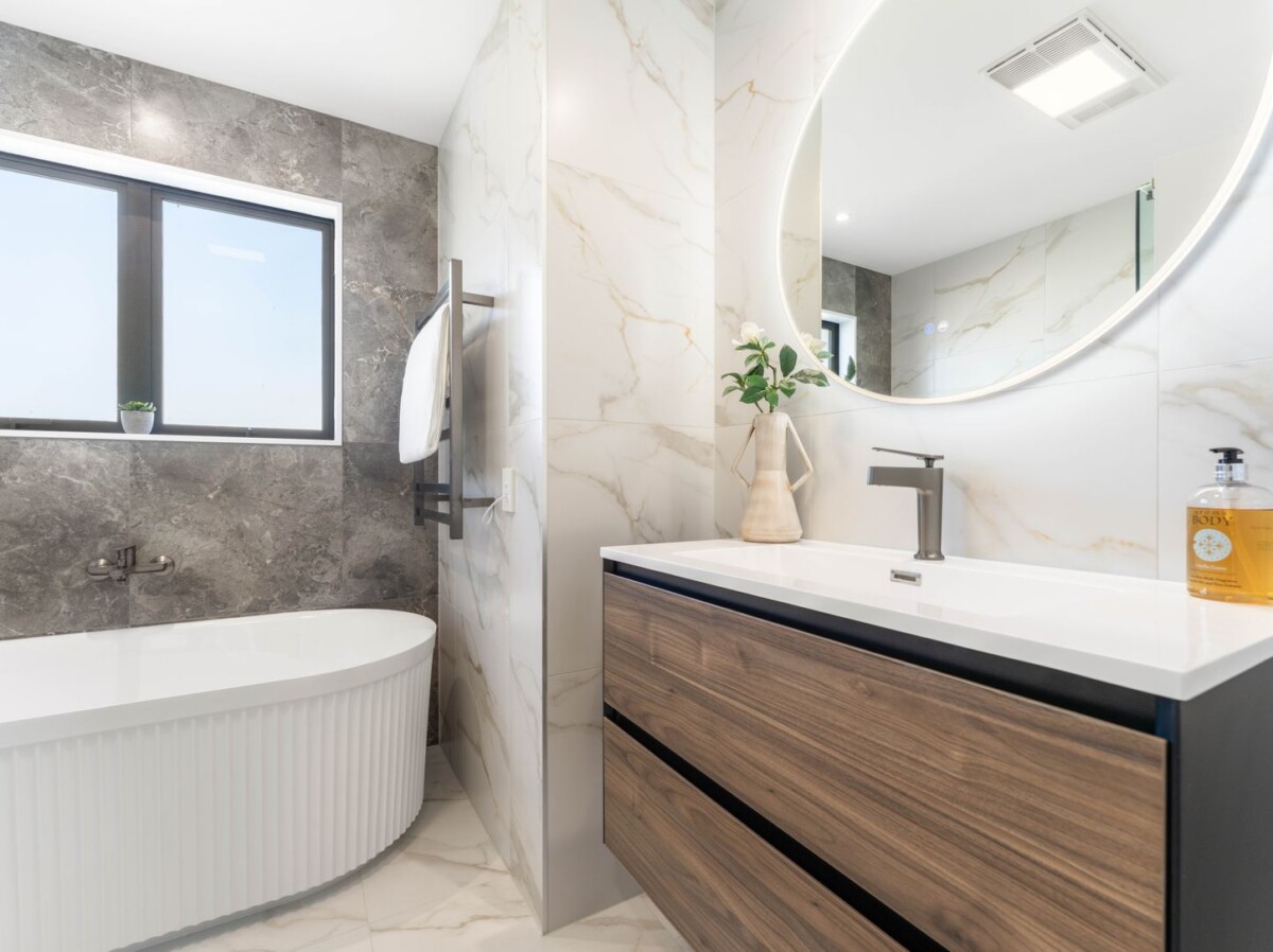 213m2 Brandnew 5 beds 4.5 baths home with garage on 262m2 section, less than a minute from Matipo School, Te Atatu Peninsula Park just moments away. New World, the library, and local amenities are close by, 71A Matipo Road, Te Atatu Peninsula, Auckland