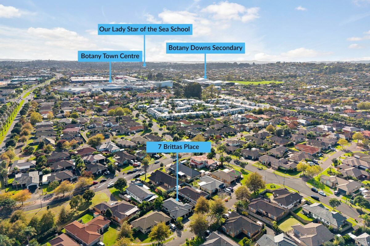Vendors Settled Overseas, Botany Downs Secondary College zone, 140m2 3 beds 1 bath house with double garage on 400m2 section, moments to Botany Downs shopping centre, schools, 7 Brittas Place, East Tamaki, Auckland