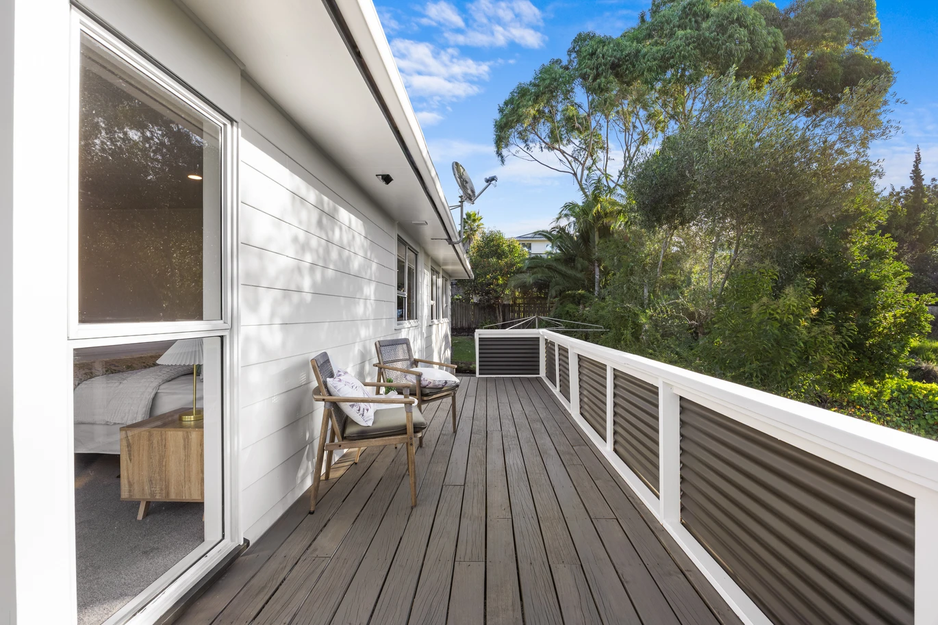 160m2 2 beds 2 baths house with garage on 724m2 section, A separate garage adds practicality and flexibility, offering secure parking, workshop space, or additional storage. With plenty of off-street parking available. 9 Osmond Court, Sunnyvale, Auckland