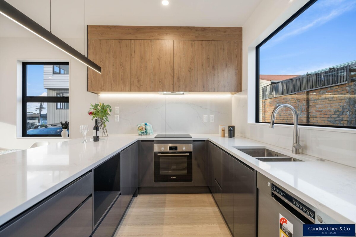 10-Year Master Build Guarantee, Brandnew 3 beds 2.5 bath home with car park, close to LynnMall Shopping Centre, cafes, gyms, Bunnings, The Warehouse, supermarkets, restaurants, 4/16 Binsted Road, New Lynn, Auckland