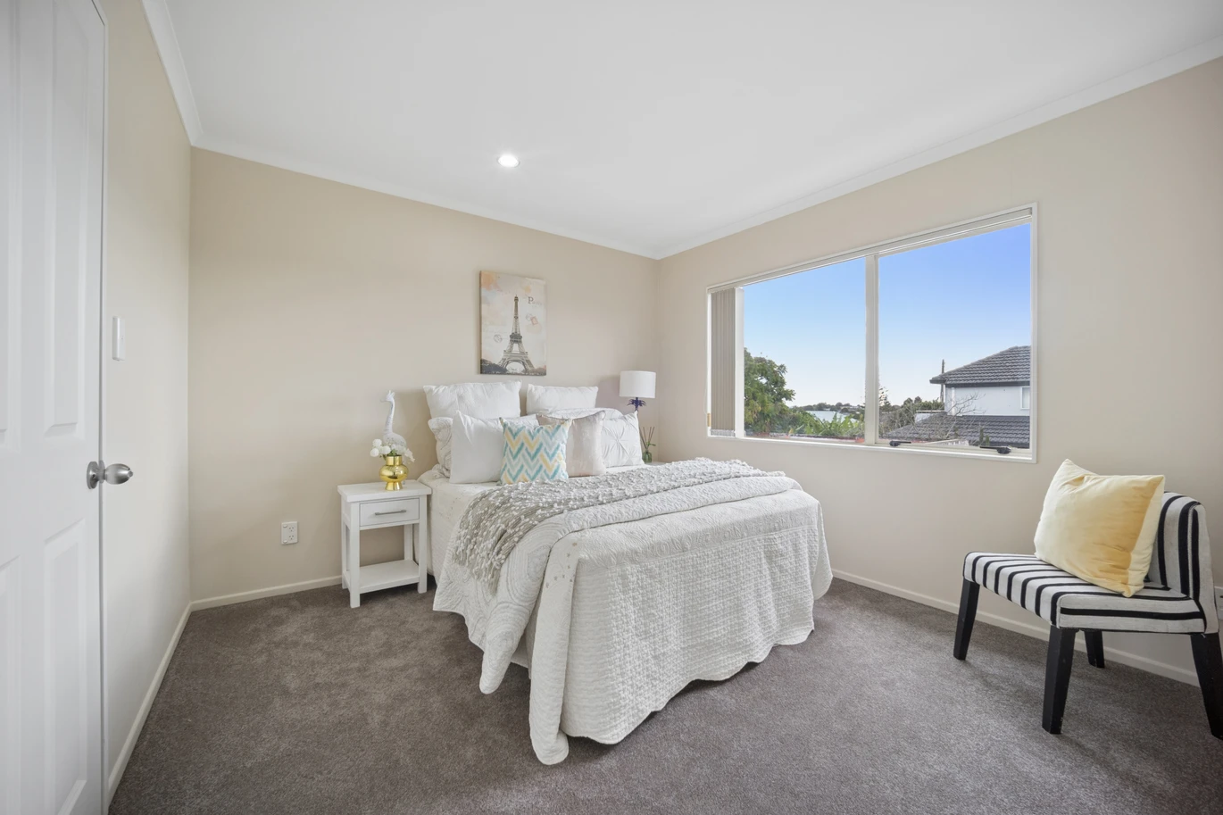 6 beds 3 baths house with double garage on 394m2 section, close to shops, supermarkets, schools, quick motorway access, zoned for Marshall Laing School, Blockhouse Bay Intermediate, and Lynfield College, 377 Richardson Road, Mount Roskill, Auckland