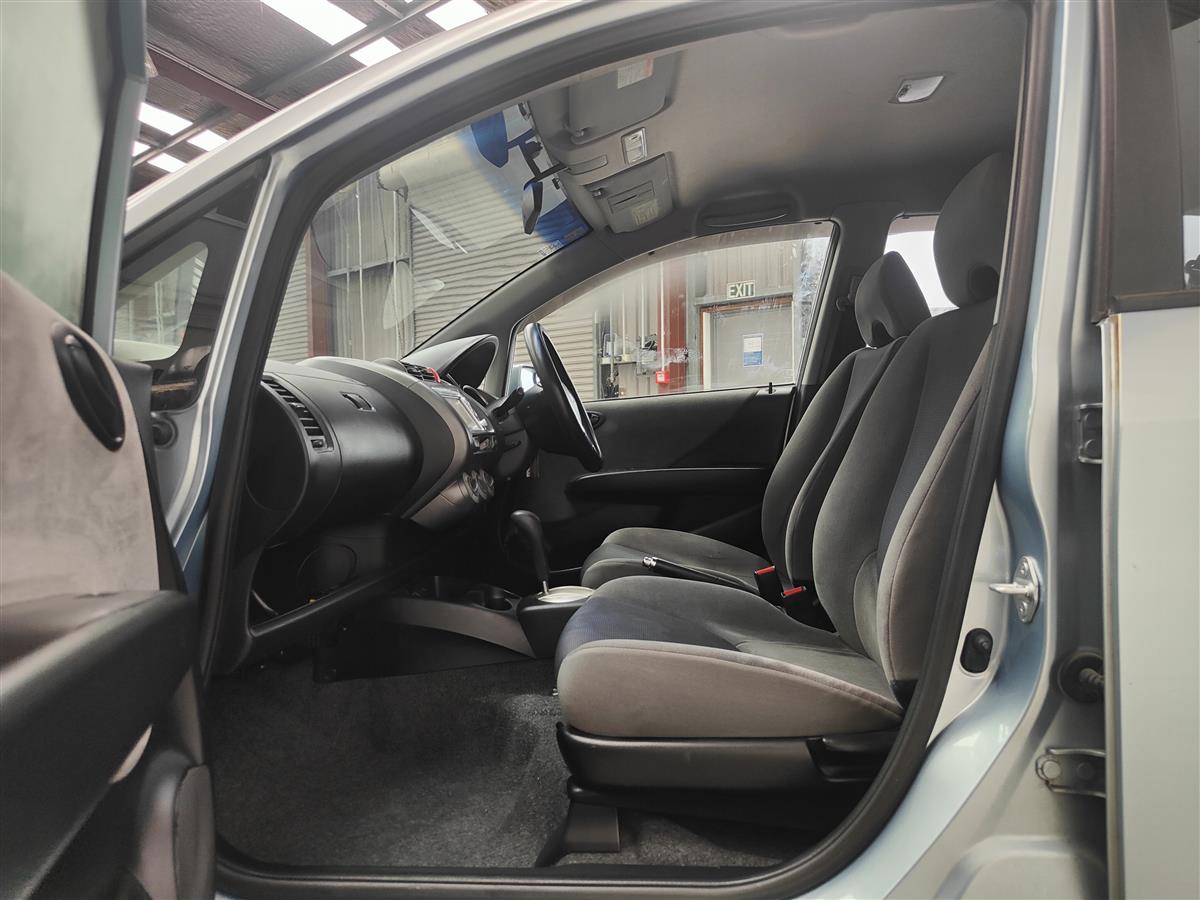 2006 Honda Fit /Hatchback Automatic, 5 seats, 4 owners, Petrol, 1,330 cc, 115,700 km