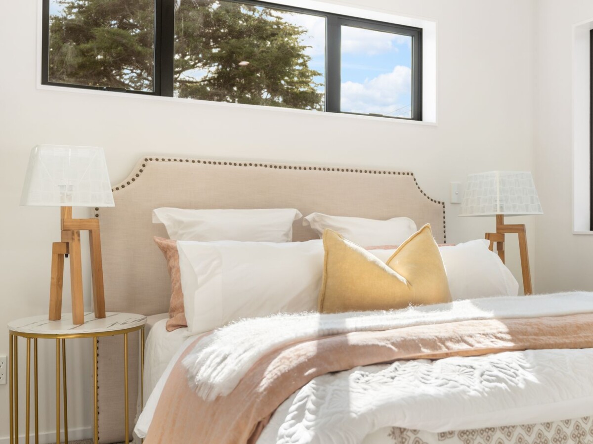 213m2 Brandnew 5 beds 4.5 baths home with garage on 262m2 section, less than a minute from Matipo School, Te Atatu Peninsula Park just moments away. New World, the library, and local amenities are close by, 71A Matipo Road, Te Atatu Peninsula, Auckland