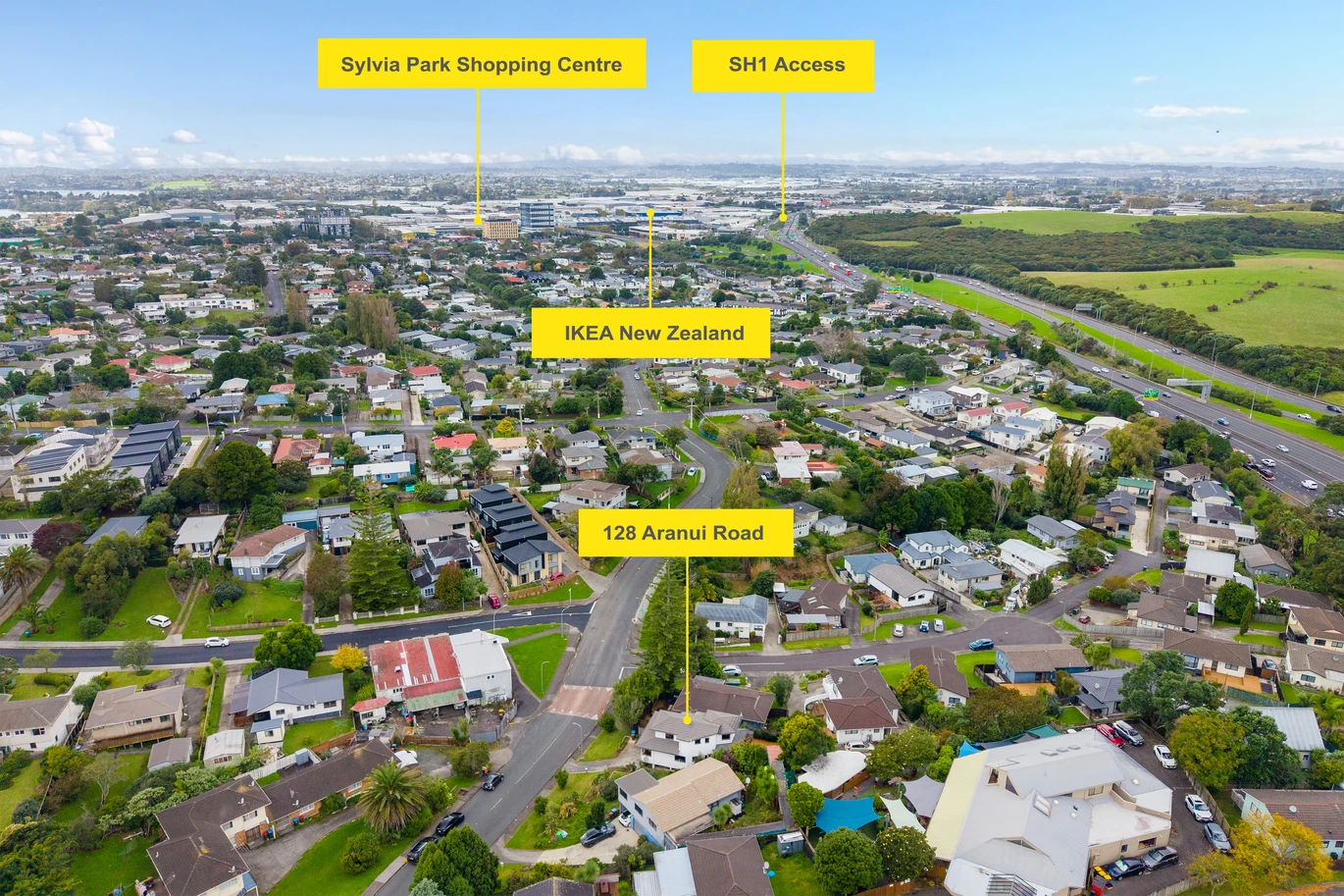 Once in 26 years, vendor relocating, 3 beds 2 baths house with double garage, Walk to Sylvia Park Mall & train station, Zoned for Bailey Road School, Baradene College & One Tree Hill College, 128 Aranui Road, Mount Wellington, Auckland