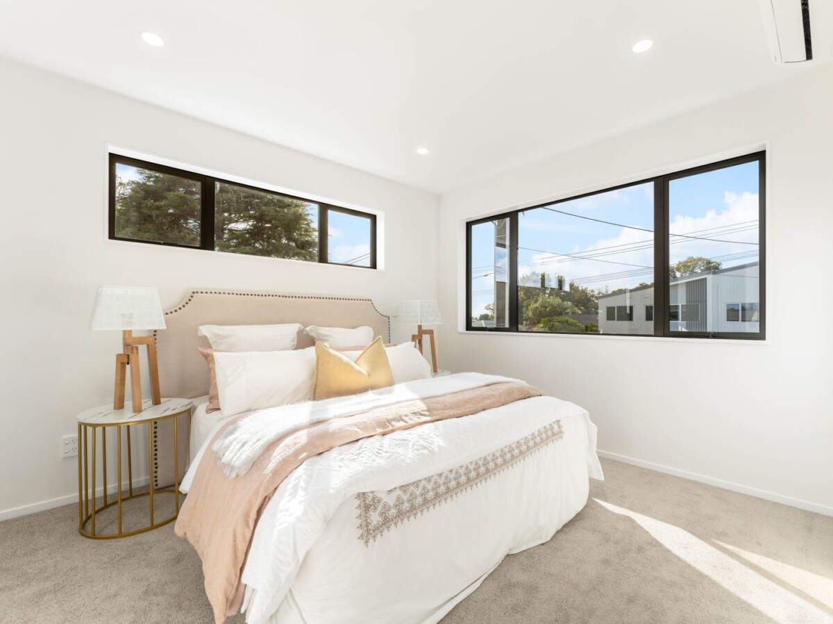 213m2 Brandnew 5 beds 4.5 baths home with garage on 262m2 section, less than a minute from Matipo School, Te Atatu Peninsula Park just moments away. New World, the library, and local amenities are close by, 71A Matipo Road, Te Atatu Peninsula, Auckland