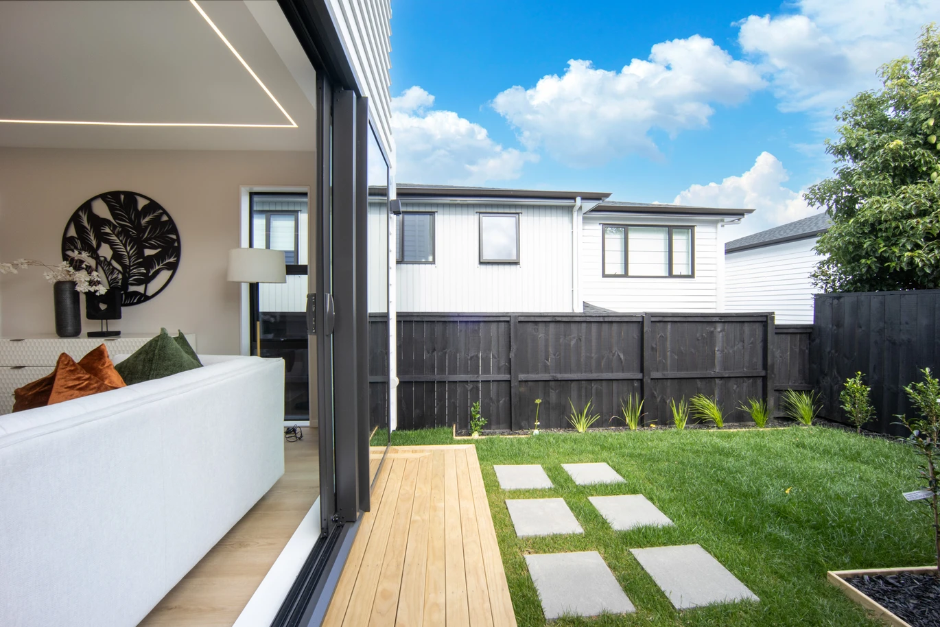 Brandnew standalone 4 beds 2.5 baths home with garage, walking distance to Blockhouse Bay Beach, just a short walk to Blockhouse Bay Village, zoned for Blockhouse Bay Primary School, Blockhouse Bay Intermediate, and Lynfield College within walking distance, 7a, 7b, 7c Mitchell Street, Blockhouse Bay, Auckland